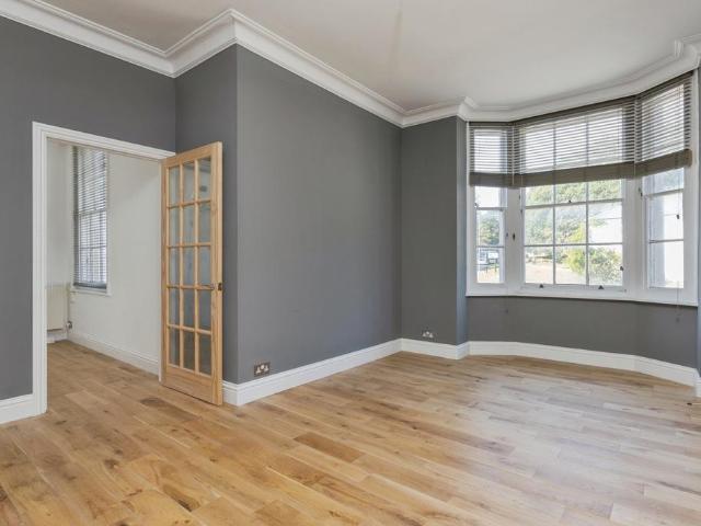Flat for sale in Royal Tunbridge Wells, Tunbridge Wells