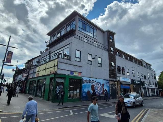 Flat for sale in Upton Park, Greater London