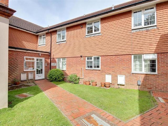 Flat for sale in Worthing, West Sussex