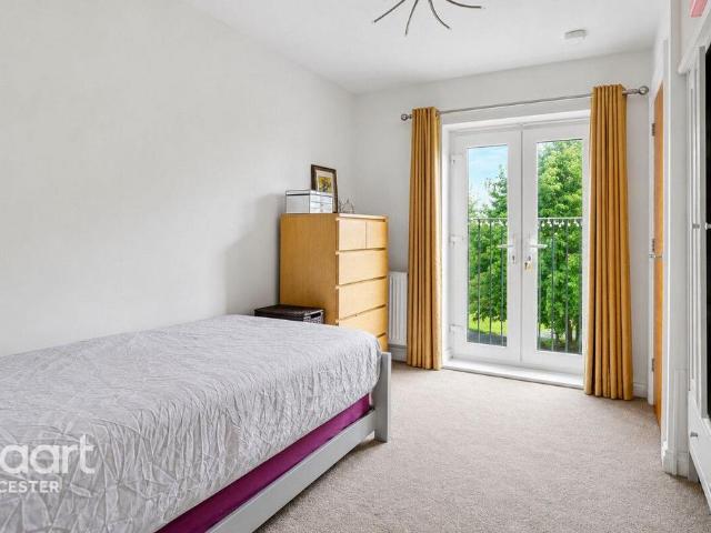 Flat for sale in Elmfield, Leicestershire