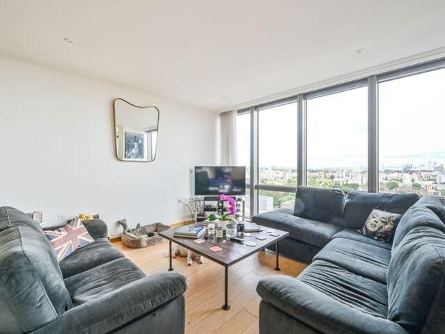 Flat for sale in Canary Wharf, Greater London