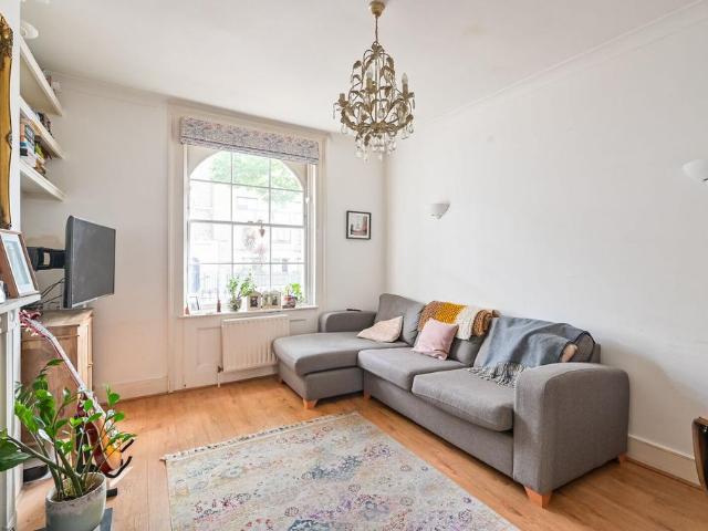 Flat for sale in Islington, Canonbury