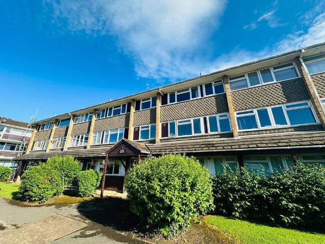 Flat for sale in Pamington, Gloucestershire