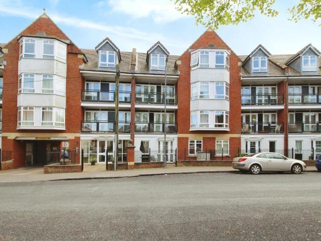 Flat for sale in Feckenham, City Of Bristol