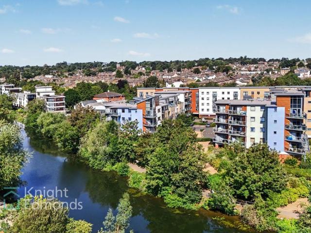 Flat for sale in Midway, Kent