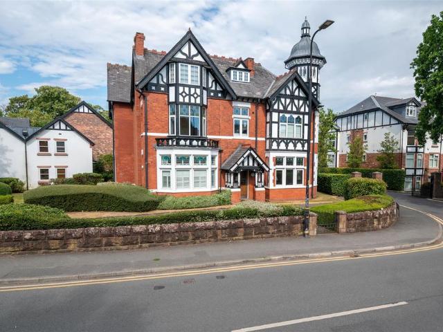 Flat for sale in Trafford Park, Greater Manchester
