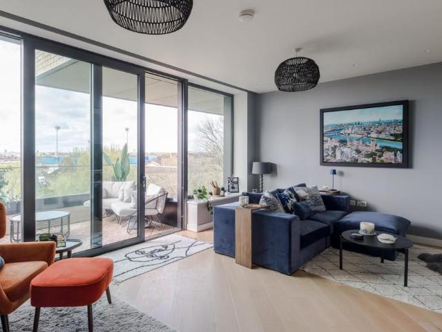 Flat for sale in Shepherd's Bush, Greater London