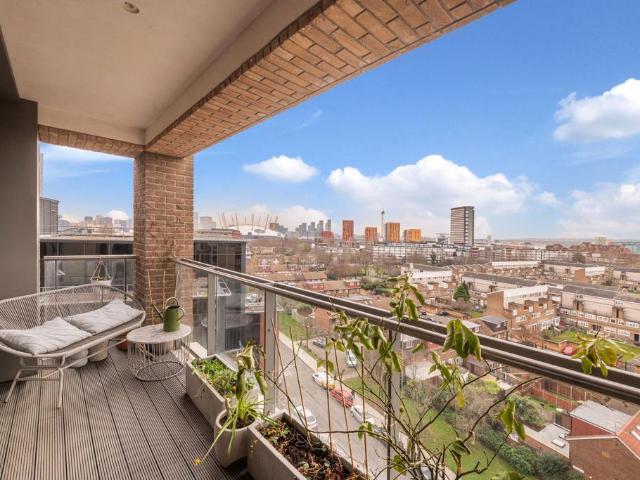 Flat for sale in Cubitt Town, Greater London