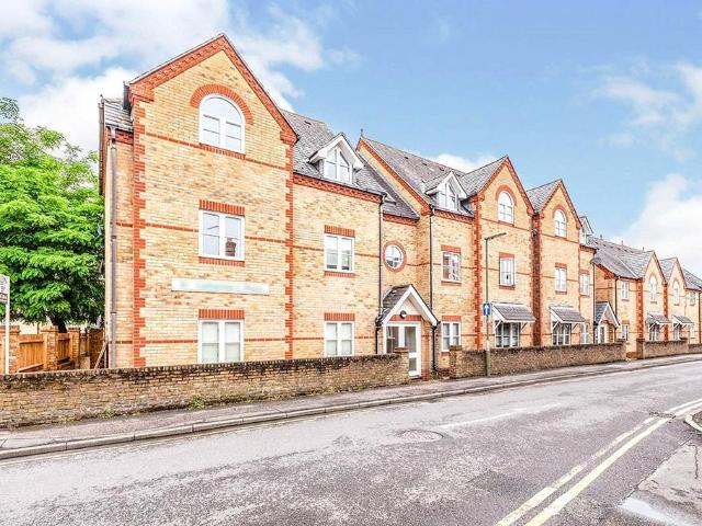 Flat for sale in Row Town, Surrey