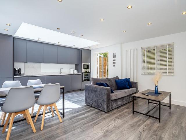 Flat for sale in Kilburn, Greater London