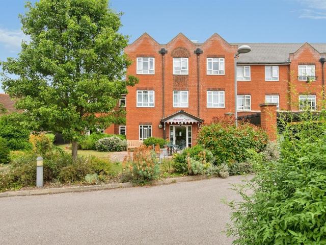 Flat for sale in King's Walden, Hertfordshire