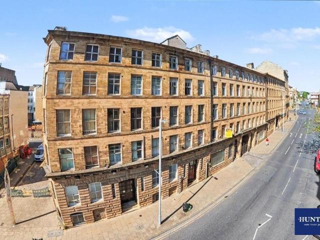 Flat for sale in West Yorkshire