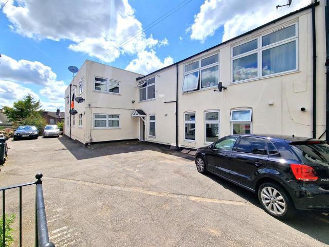 Flat for sale in Spring Park, Luton