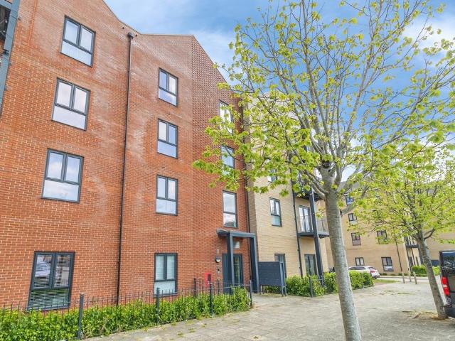 Flat for sale in Tattenhoe Park, Shenley Brook End