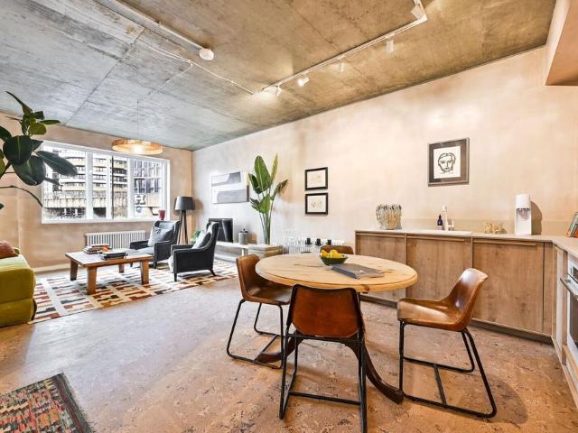 Flat for sale in North Kensington, Greater London