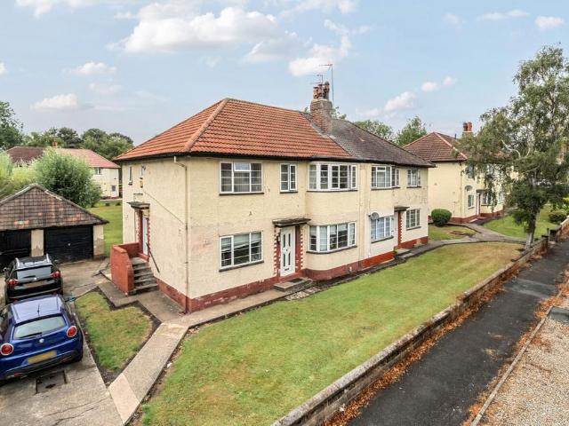 Flat for sale in Primley Park, Moortown