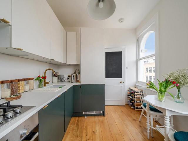 Flat for sale in Fulham, Greater London