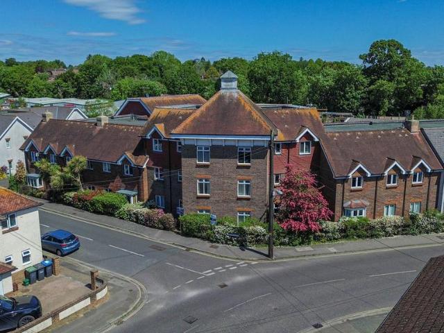 Flat for sale in Perryfields, West Sussex