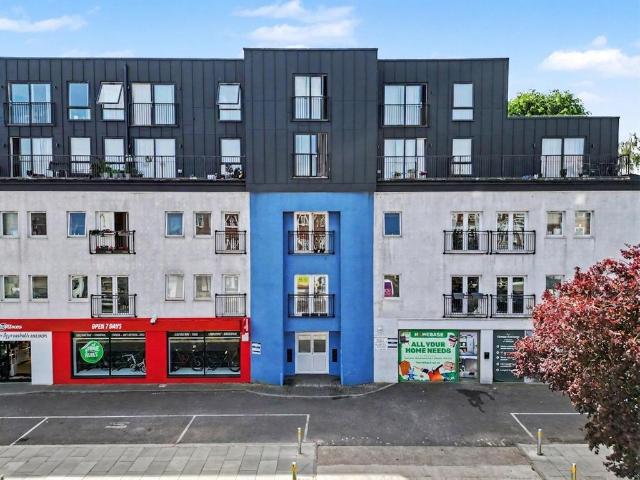 Flat for sale in Blackhills, Surrey