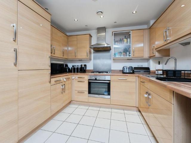 Flat for sale in The Wrythe, Greater London