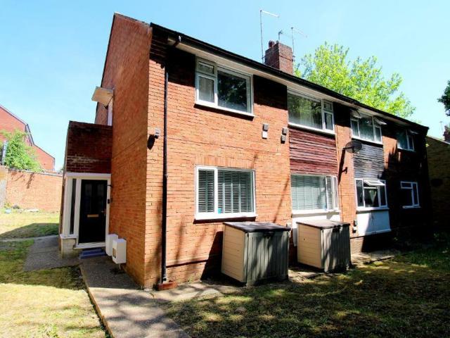 Flat for sale in Spring Park, Luton
