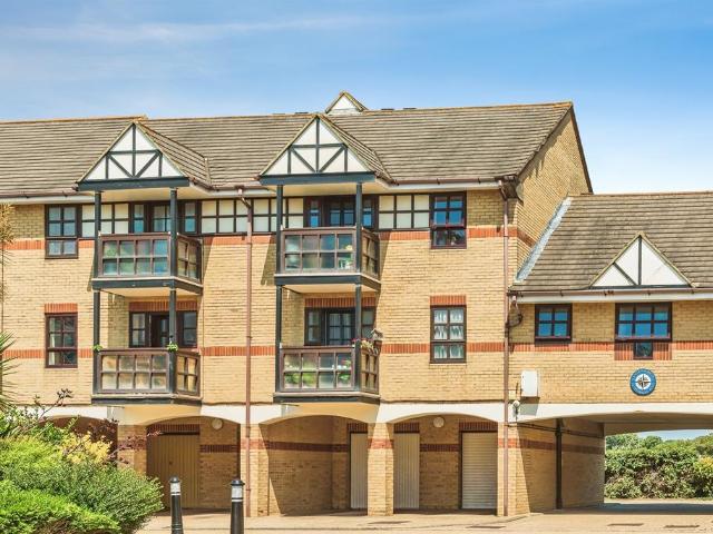 Flat for sale in Fishersgate, West Sussex