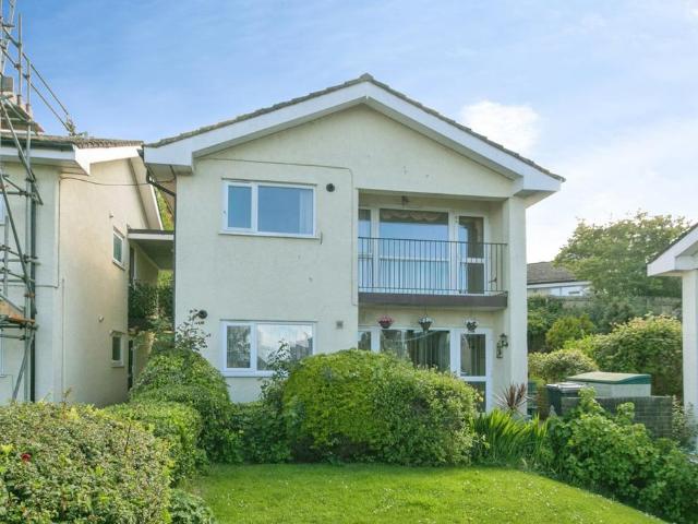 Flat for sale in Old Colwyn, Wales