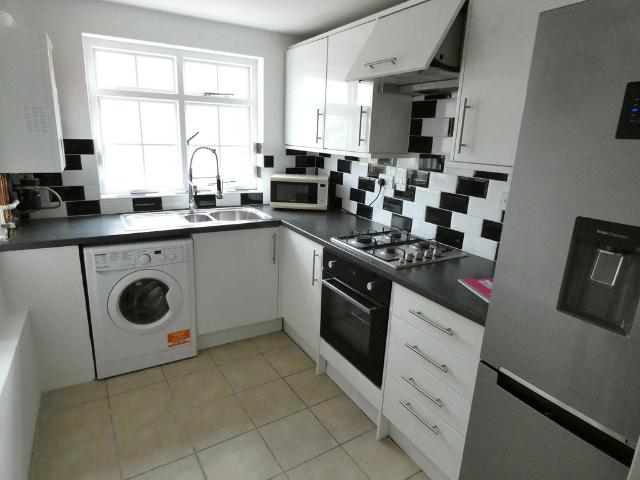 Flat for sale in Bromley-by-Bow, Bow