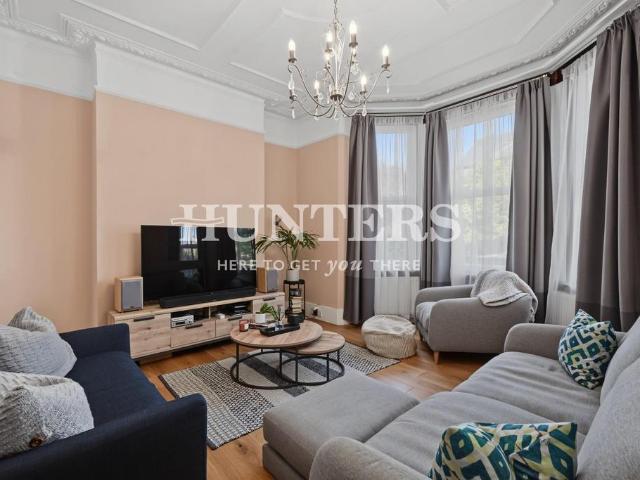 Flat for sale in Kilburn, Greater London