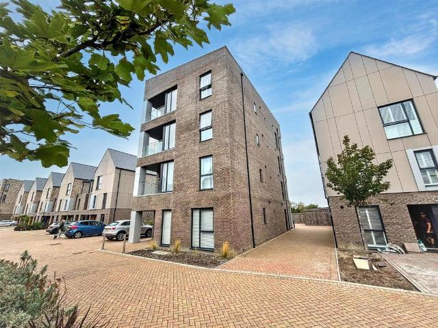 Flat for sale in Crumbles, Eastbourne