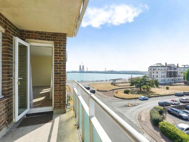 Flat for sale in Clarendon, Dover