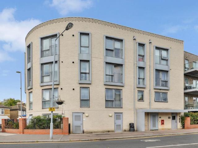 Flat for sale in London Borough of Waltham Forest, Greater London