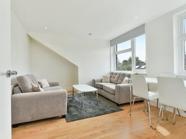 Flat for sale in London Borough of Wandsworth, Greater London