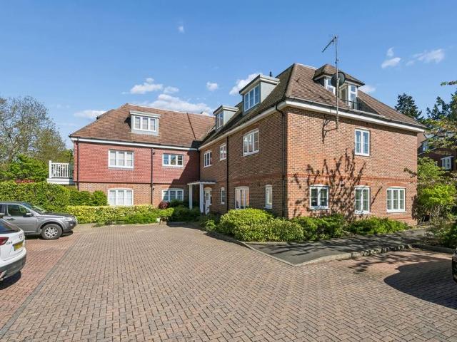 Flat for sale in Denham, Gerrards Cross and Chalfonts Community Board, Gerrards Cross