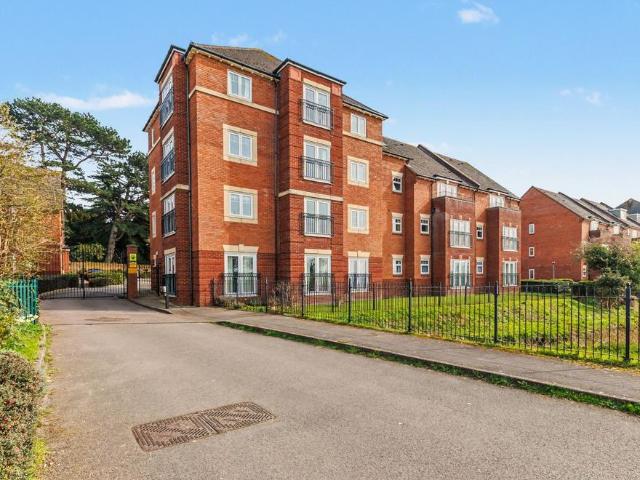 Flat for sale in Cliff Hill, Warwick