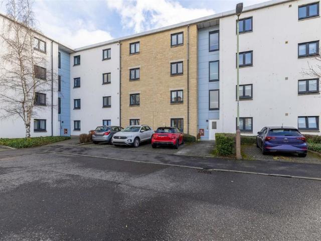 Flat for sale in Muirton, Perth