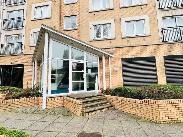 Flat for sale in Virginia Quay, Greater London