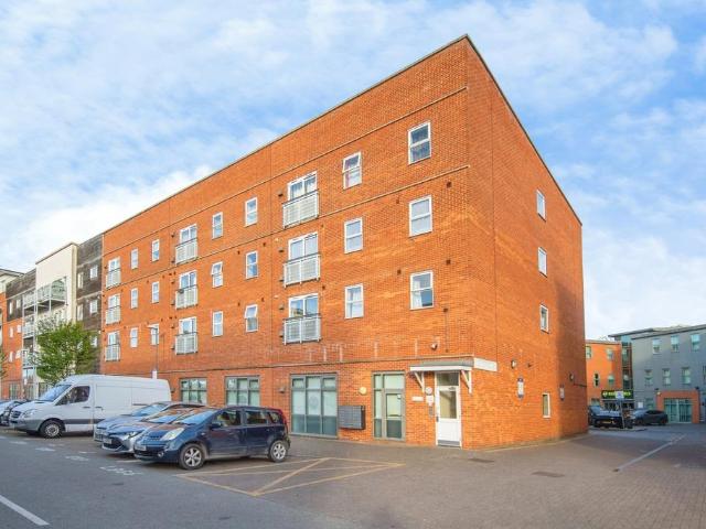 Flat for sale in Maidenhall, Key Street