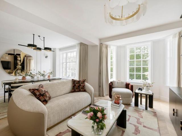 Flat for sale in Brompton, Greater London