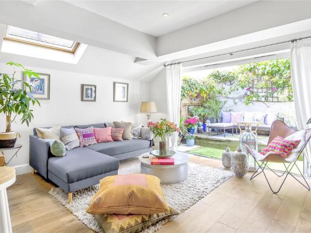 Flat for sale in Fulham, Sands End