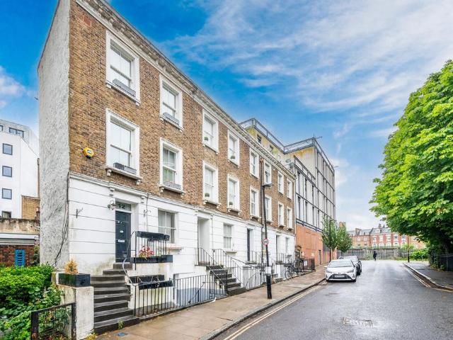 Flat for sale in Kilburn, Greater London