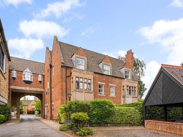 Flat for sale in Fossebridge, Gloucestershire