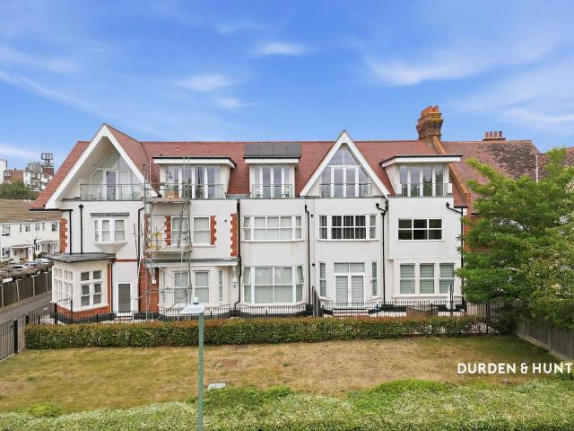 Flat for sale in Alton Barnes, Essex