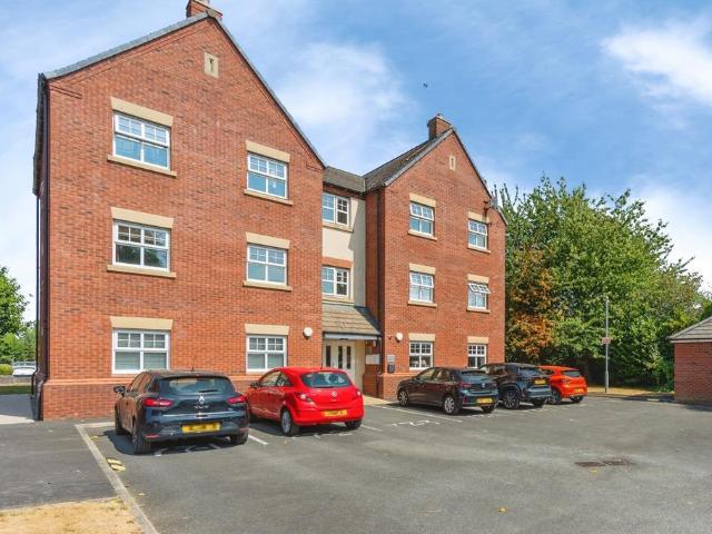 Flat for sale in Gorse Hill, Trafford Park