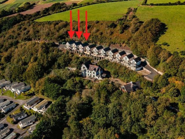Flat for sale in Pendine, Wales