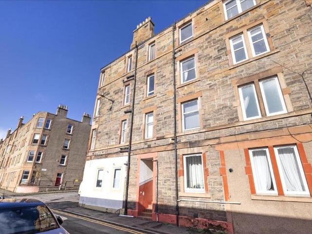 Flat for sale in Newhaven, Leith