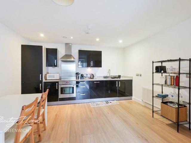 Flat for sale in Greenwich Peninsula, Isle Of Man