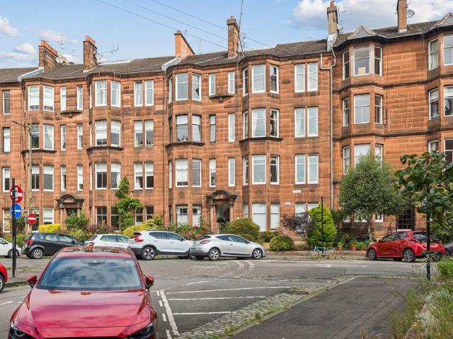 Flat for sale in Hyndland, Scotland