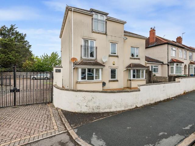 Flat for sale in Feckenham, City Of Bristol