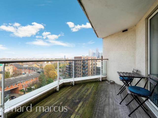 Flat for sale in Rotherhithe, Isle Of Man
